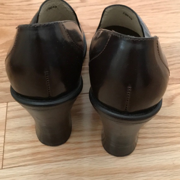 Kenneth Cole dark brown heels - Picture 4 of 8